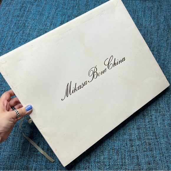 Vintage Mikasa Bone China Remembrance Floral Cake Plate and Server Set - Picture 3 of 11